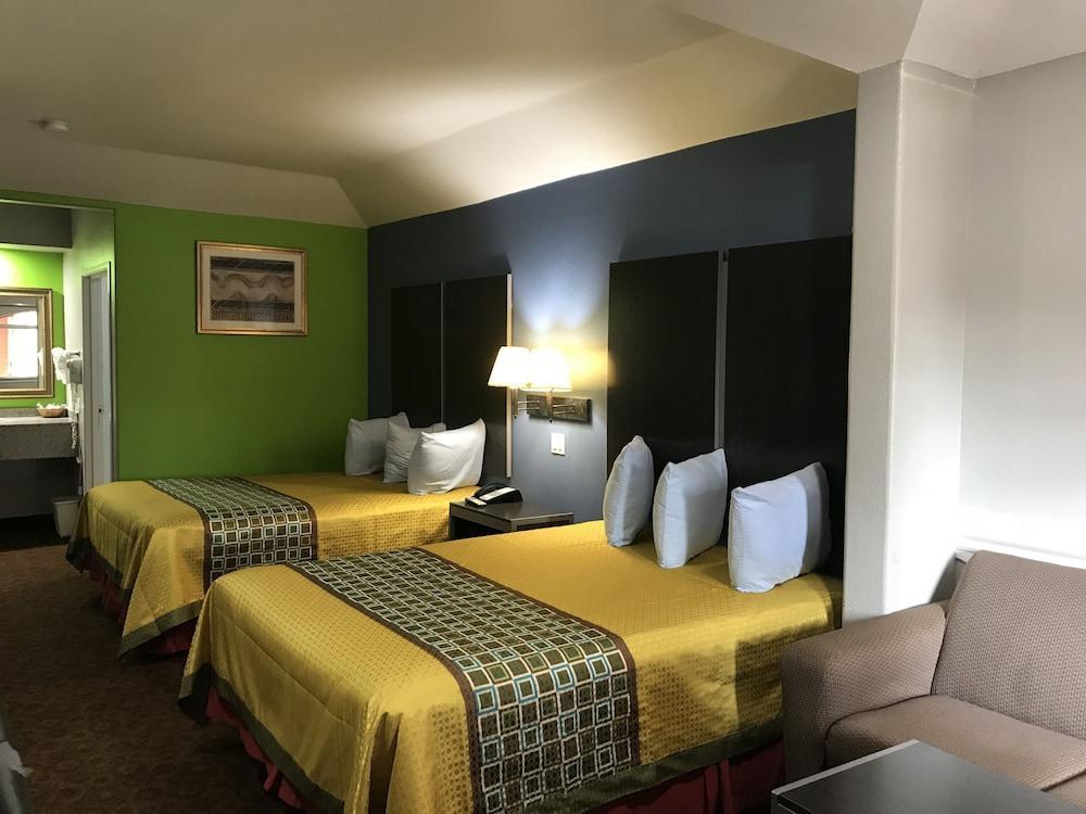 Camelot Inn And Suites Aldine Bagian luar foto