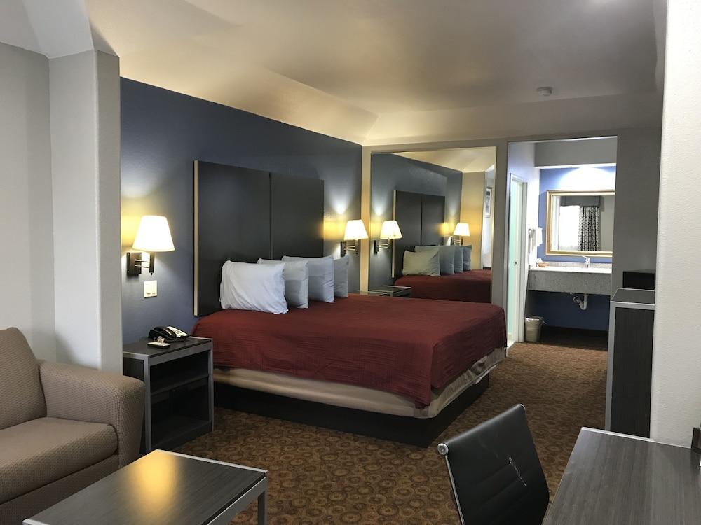 Camelot Inn And Suites Aldine Bagian luar foto