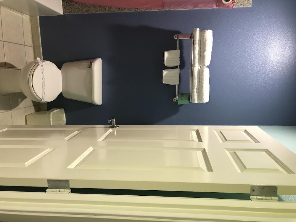 Camelot Inn And Suites Aldine Bagian luar foto