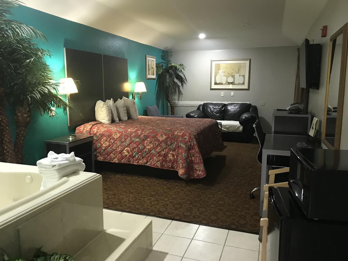 Camelot Inn And Suites Aldine Bagian luar foto