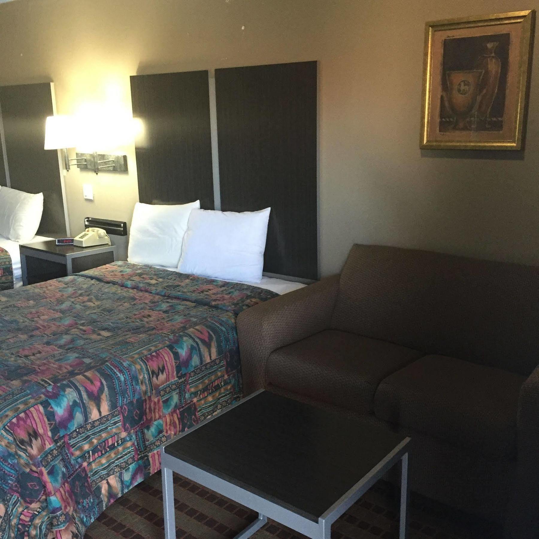 Camelot Inn And Suites Aldine Bagian luar foto