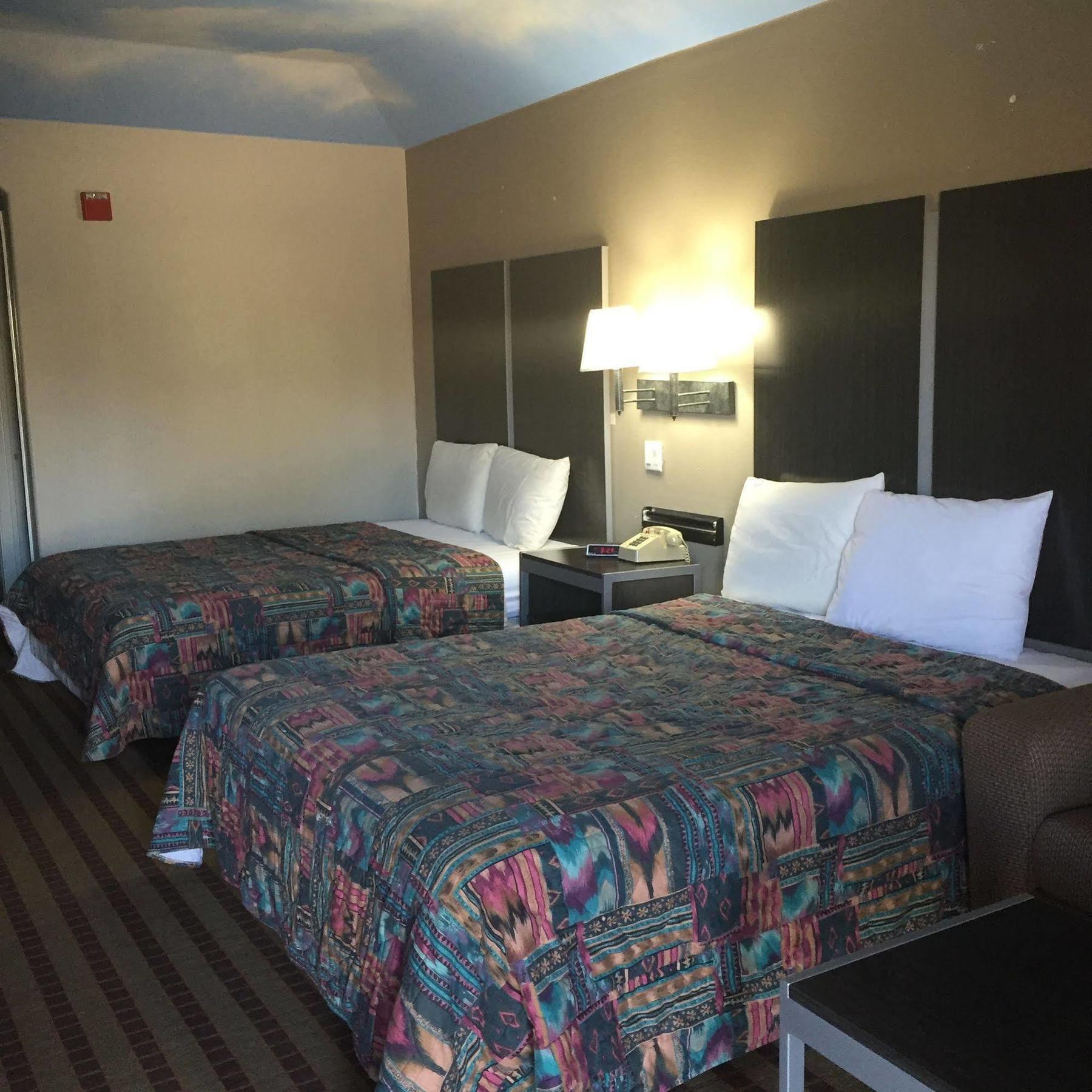 Camelot Inn And Suites Aldine Bagian luar foto