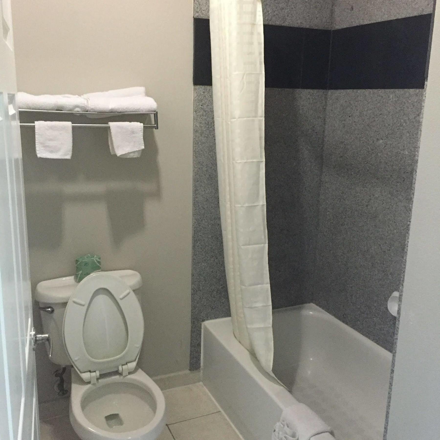 Camelot Inn And Suites Aldine Bagian luar foto
